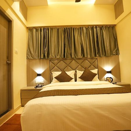 Hotel Boston Мумбай Екстериор снимка