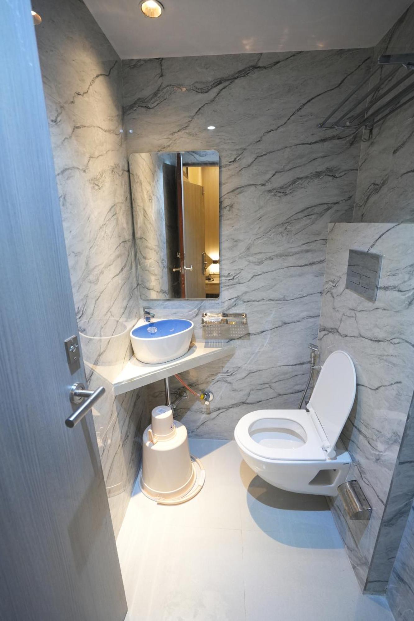 Hotel Boston Мумбай Екстериор снимка
