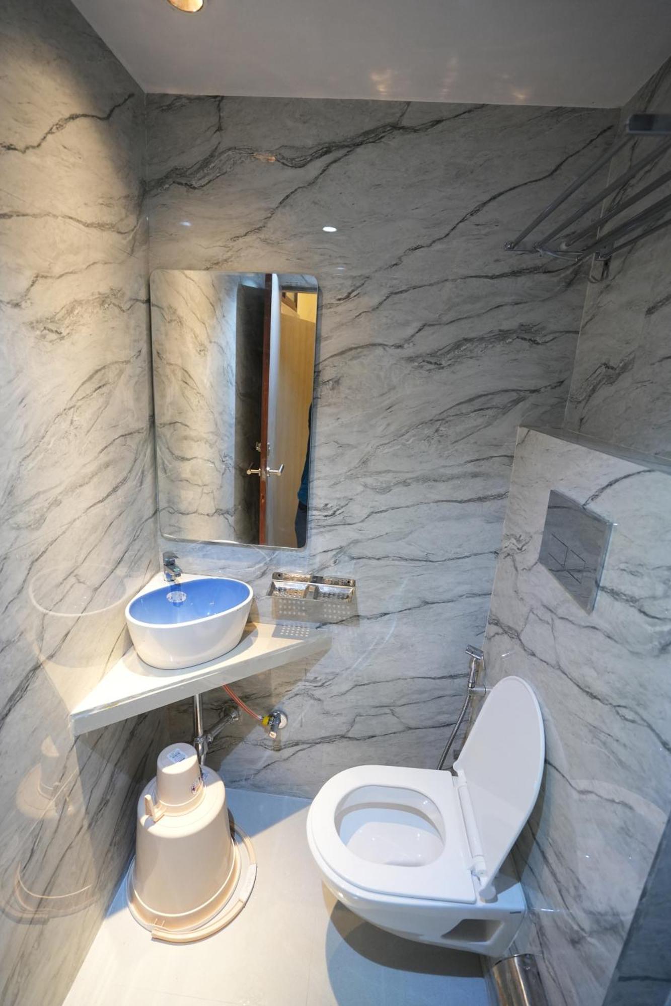 Hotel Boston Мумбай Екстериор снимка